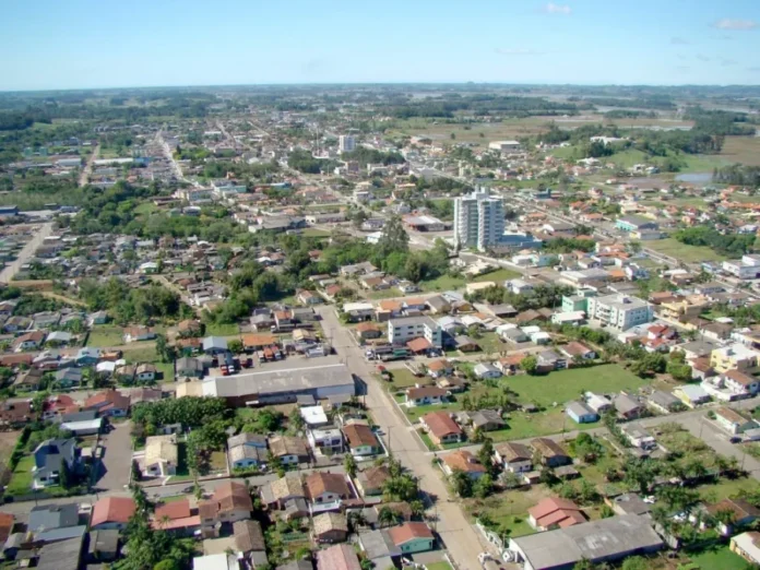 Turvo e Ermo terão melhorias no abastecimento de água "Panorama aéreo da cidade de Turvo, onde a Casan está interligando uma nova rede de distribuição de água para beneficiar os moradores."