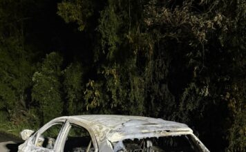 Incêndio destrói carro em Criciúma