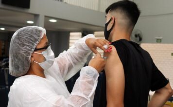 Balneário Gaivota vacina adolescentes contra dengue