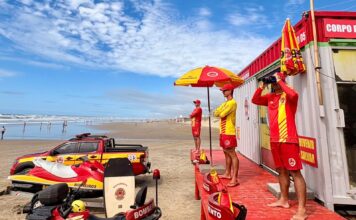 Guarda-vidas seguem até abril no Litoral Sul de SC