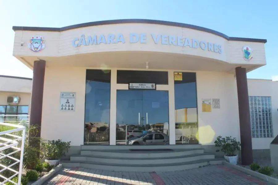 Fachada do prédio da Câmara de Vereadores de Balneário Arroio do Silva, local onde ocorrerá a sessão de abertura do ano legislativo de 2026 com a presença do prefeito.