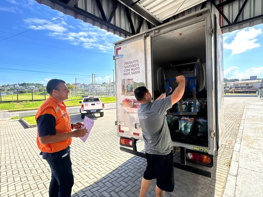 Chegada de mantimentos e cestas básicas em Cocal do Sul para atendimento às famílias atingidas pela situação de emergência.
