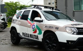 Homem é preso após furtar 20 kg de cobre em Nova Veneza Veículo oficial da Polícia Militar, força de segurança que atendeu a ocorrência de furto em metalúrgica no bairro Caravaggio, em Nova Veneza.