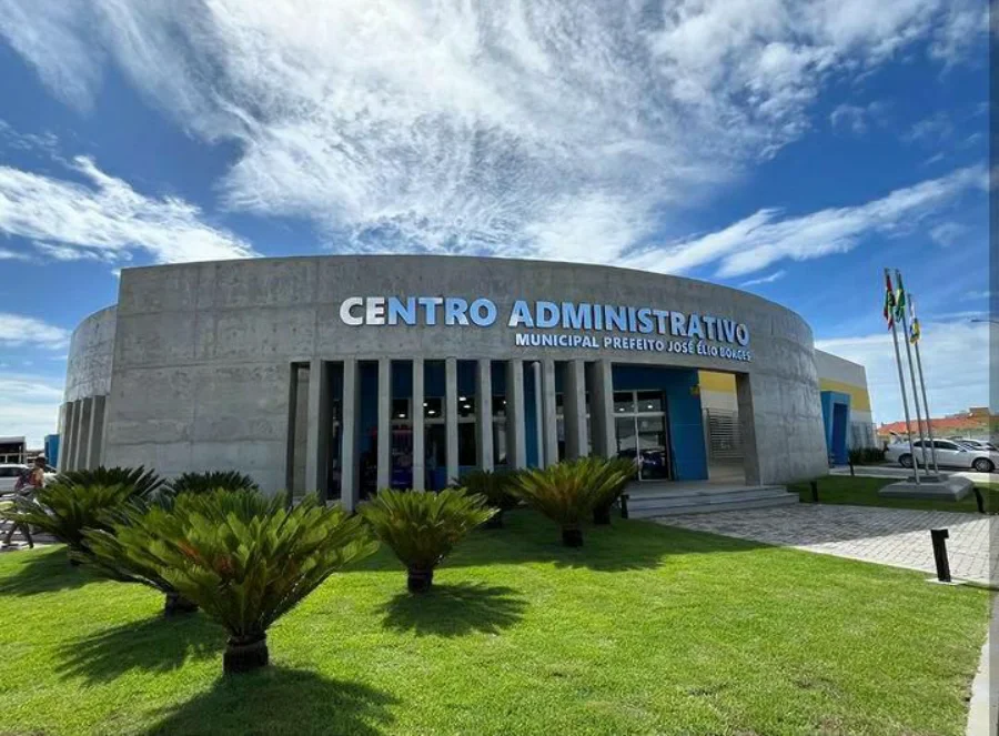Fachada do Centro Administrativo Municipal Prefeito José Élio Borges, em Balneário Arroio do Silva, sede onde os contribuintes podem buscar atendimento presencial sobre o IPTU 2026.