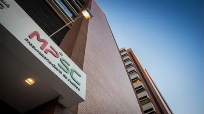 Justiça obriga Sombrio a criar Família Acolhedora Edifício do Ministério Público de Santa Catarina, responsável por ajuizar a ação civil pública para garantir o Serviço de Família Acolhedora no município.
