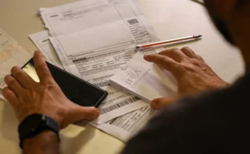 Novo salário mínimo de R$ 1.621 começa a ser pago hoje O reajuste do salário mínimo para R$ 1.621 impacta o orçamento de milhões de brasileiros que utilizam o piso nacional para pagar suas contas mensais. Foto: Marcelo Camargo/Agência Brasil