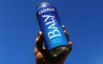 Vigilância Sanitária de SC ordena recolhimento de bebida Embalagem do produto Baly Tadala em primeiro plano; o item foi alvo de edital de apreensão por apresentar representações gráficas que podem induzir o consumidor ao erro.