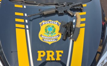 PRF prende homem com fuzil na BR-101 em Torres