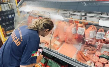 Força-tarefa apreende alimentos impróprios no Litoral Norte