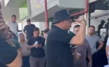 ANTC convoca caminhoneiros para paralisação nesta quinta Representantes da ANTC e caminhoneiros reunidos em frente à sede da associação em Itajaí (SC) durante mobilização para a paralisação nacional da categoria contra o preço do diesel e fretes.