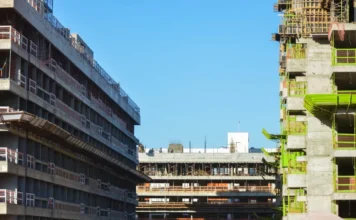 Caixa volta a financiar imóveis acima de R$ 2,25 milhões Imóvel em construção com financiamento da Caixa