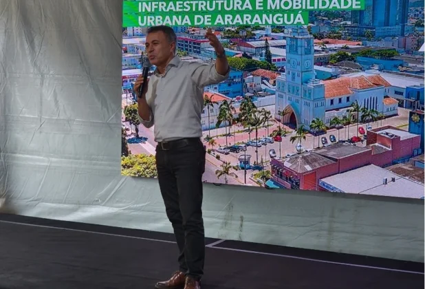 Secret&aacute;rio adjunto da Infraestrutura Ricardo Grando fala sobre o programa Estrada Boa e obras regionais em solenidade no Sul.