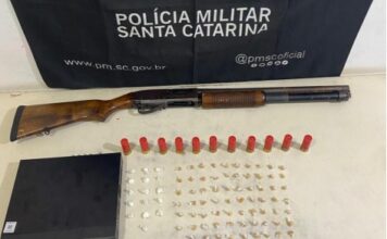 Homem é preso com drogas e arma em Araranguá
