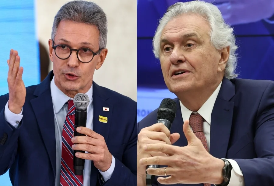 Romeu Zema e Ronaldo Caiado, ex-governadores de Minas Gerais e Goiás, gesticulam enquanto falam ao microfone. A imagem destaca os pré-candidatos à Presidência que deixaram seus cargos para as eleições de 2026.