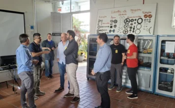 ACIVA e FIESC planejam nova unidade do SESI em Araranguá Comitiva da ACIVA e representantes da FIESC em visita técnica a laboratório de manutenção industrial do SESI SENAI em Criciúma, discutindo parcerias para educação profissional e desenvolvimento da indústria em Araranguá e Extremo Sul catarinense.