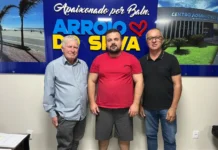 Arroio do Silva amplia diálogo com servidores municipais Prefeito Jorge Luiz Freitas, o presidente do sindicato Thiago da Rosa Camargo e o secretário Amarante Jairo de Matos em reunião no gabinete municipal de Balneário Arroio do Silva para tratar de demandas dos servidores públicos.