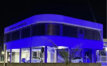 Câmara de Arroio do Silva fica azul pelo autismo Fachada do prédio da Câmara de Vereadores de Balneário Arroio do Silva iluminada com luzes azuis em alusão ao mês de conscientização sobre o autismo (TEA).