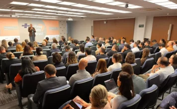 Finep apresenta R$ 3,3 bi para inovação em SC Micheli Poli Silva, vice-presidente da regional Sudeste da Fiesc, discursa sobre crédito e financiamento à inovação para empresários durante o programa Finep pelo Brasil na sede do Sebrae/SC em Florianópolis.