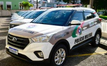 Invasão por ciúmes termina com prisão em Balneário Gaivota Viatura da Polícia Militar de Santa Catarina (PMSC) modelo Hyundai Creta estacionada, representando a frota utilizada em operações de segurança e prisões em Balneário Gaivota.