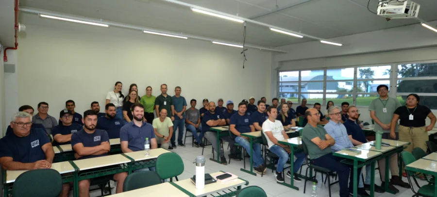 Equipe técnica e operários da Terraplanagem Bendo e da Prefeitura de Jacinto Machado participam de capacitação técnica na Unesc para o início das obras de abertura da estrada na Serra do Fundo Grande.