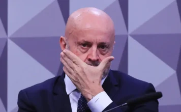 PF: Careca do INSS tentou subornar policiais em SP Antônio Carlos Camilo Antunes, o Careca do INSS, investigado pela Polícia Federal na Operação Sem Desconto por suspeita de corrupção e fraude.