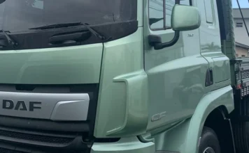 Polícia apreende caminhão roubado em SP em Araranguá Detalhe da cabine de caminhão DAF CF verde claro apreendido pela Polícia Civil de Araranguá por indícios de adulteração e roubo.