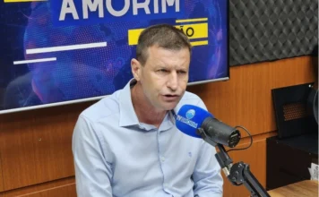 Prefeito detalha início de obra histórica na Serra do Fundo Grande Prefeito de Jacinto Machado, Sander Just, concede entrevista nos estúdios da 102.9 Amorim FM detalhando o início das obras históricas de pavimentação na Serra do Fundo Grande.