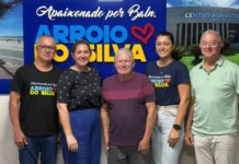 Prefeitura e CDL planejam ações para o comércio no Arroio Prefeito Jorge Luiz Freitas e representantes da CDL de Balneário Arroio do Silva, Andreia Collodel e Pedro Zacca, posam para foto em reunião sobre o fortalecimento do comércio local e desenvolvimento econômico do município.