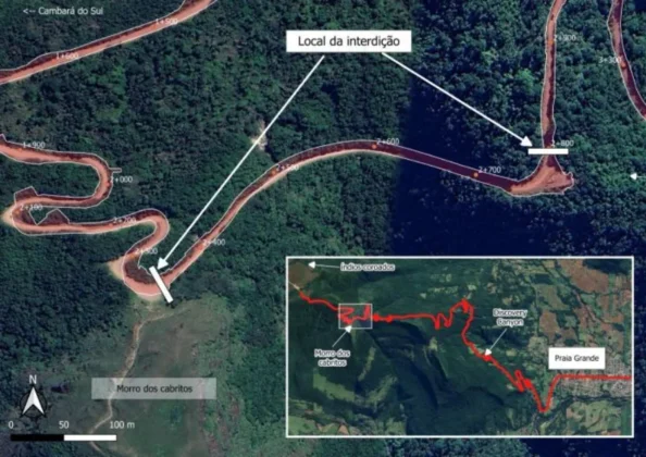 Mapa de imagem de sat&eacute;lite com anota&ccedil;&otilde;es e inset da Serra do Faxinal (SC-290), mostrando o local exato da interdi&ccedil;&atilde;o total perto do Morro dos Cabritos.