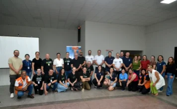 Timbé do Sul e Unesc lançam governança para o crescimento Lideranças municipais, professores e pesquisadores da Unesc reunidos no salão paroquial em Timbé do Sul durante o lançamento da governança do Plano de Desenvolvimento Socioeconômico.