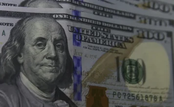 Dólar recua a R$ 5,06 e bolsa brasileira atinge novo recorde