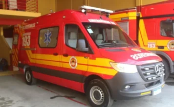 Acidente com betoneira mata homem de 35 anos em Criciúma Ambulância do Corpo de Bombeiros Militar de Santa Catarina (ASU) estacionada, modelo utilizado para resgates e atendimentos de emergência em Criciúma e região.