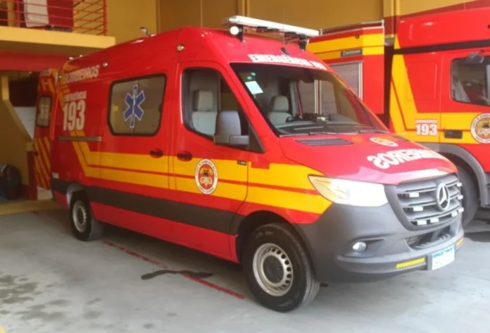 Acidente com betoneira mata homem de 35 anos em Criciúma Ambulância do Corpo de Bombeiros Militar de Santa Catarina (ASU) estacionada, modelo utilizado para resgates e atendimentos de emergência em Criciúma e região.