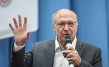 Alckmin vê reunião com Trump como estratégica Geraldo Alckmin defende diálogo entre Lula e Donald Trump durante agenda em São Paulo sobre relações entre Brasil e Estados Unidos.