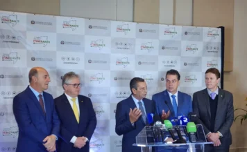Alesc Itinerante inicia debates no Extremo Sul Deputados participam de entrevista coletiva na abertura da Alesc Itinerante em Araranguá, no Extremo Sul catarinense