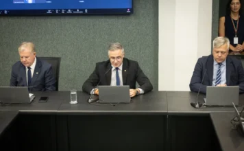 Alesc aprova audiência para debater El Niño em SC Comissão da Alesc aprova audiência pública para debater impactos do El Niño e eventos climáticos extremos em Santa Catarina