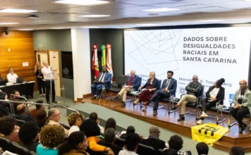 Alesc debate cotas raciais e desigualdades em SC Audiência pública na Alesc debate cotas raciais, ensino superior e desigualdades raciais em Santa Catarina