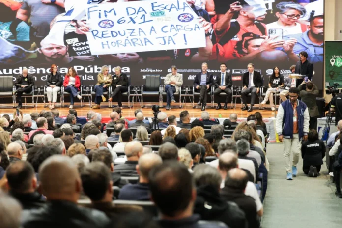 Alesc debate fim da escala 6×1 e redução da jornada Audiência pública na Alesc debate redução da jornada de trabalho e fim da escala 6×1 em Santa Catarina