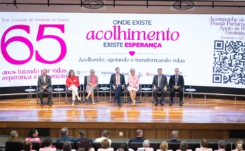 Alesc homenageia Rede Feminina pelos 65 anos Solenidade na Alesc homenageia Rede Feminina de Combate ao Câncer de Santa Catarina pelos 65 anos de atuação
