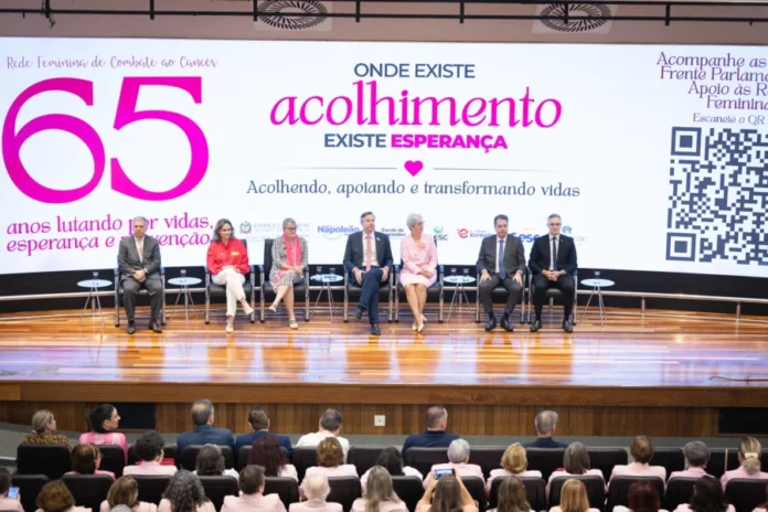 Alesc homenageia Rede Feminina pelos 65 anos Solenidade na Alesc homenageia Rede Feminina de Combate ao Câncer de Santa Catarina pelos 65 anos de atuação
