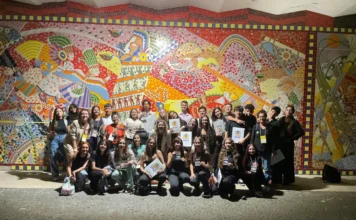 Alunos da Gaivota se destacam em simulação na UFSC Alunos da EEB Praia da Gaivota participam do SIEM na UFSC em Florianópolis durante simulação de organizações internacionais