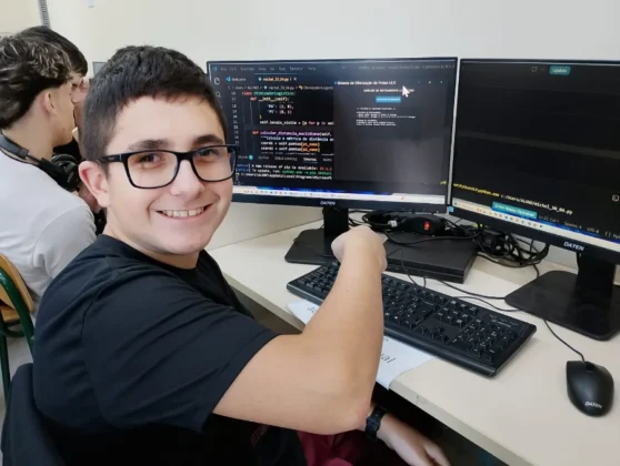 Aluno do curso t&eacute;cnico em Desenvolvimento de Sistemas em Ararangu&aacute; apresenta aplicativo criado em laborat&oacute;rio de inform&aacute;tica