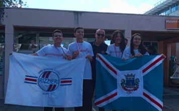 Alunos de Içara conquistam medalhas de prata na França Estudantes de Içara conquistam medalhas de prata na Olimpíada Matemática Sem Fronteiras na França