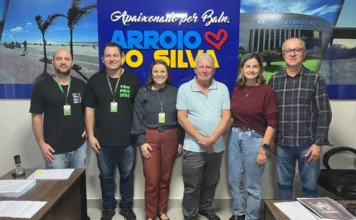Arroio do Silva e IFSC estudam parceria estratégica Representantes do IFSC Araranguá e da Prefeitura de Balneário Arroio do Silva durante reunião sobre parceria estratégica para qualificação profissional e educação no município.
