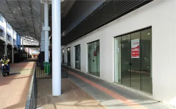 Audiência busca alternativas para Rua Coberta em Criciúma Rua Coberta Giro Henrique Lodetti em Criciúma com salas comerciais disponíveis para locação antes de audiência pública na Câmara