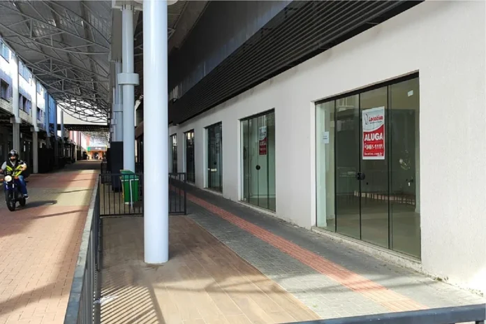 Audiência busca alternativas para Rua Coberta em Criciúma Rua Coberta Giro Henrique Lodetti em Criciúma com salas comerciais disponíveis para locação antes de audiência pública na Câmara