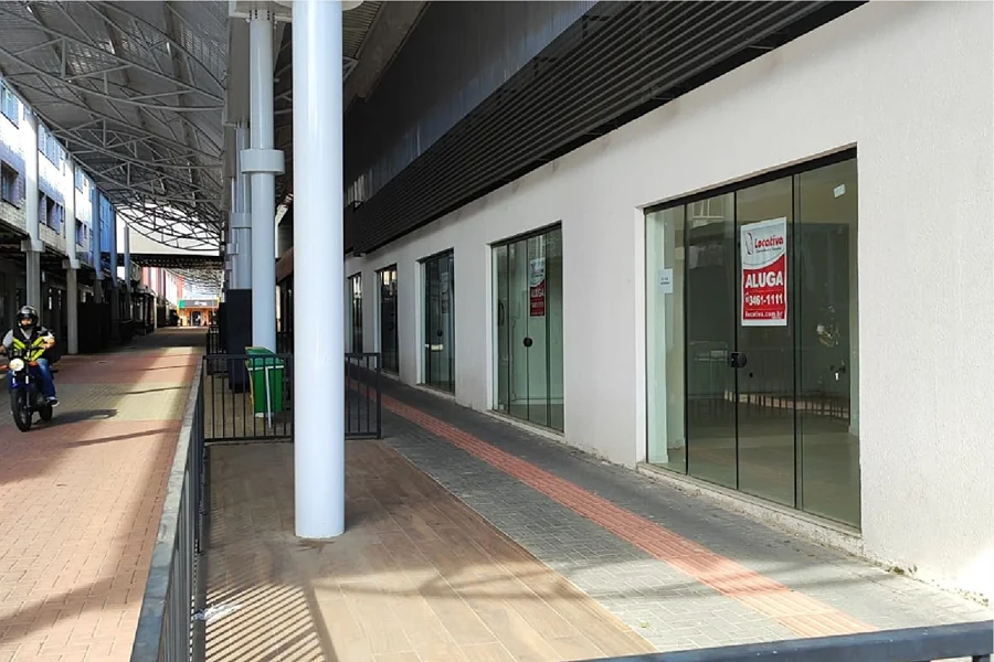 Rua Coberta Giro Henrique Lodetti em Criciúma com salas comerciais disponíveis para locação antes de audiência pública na Câmara