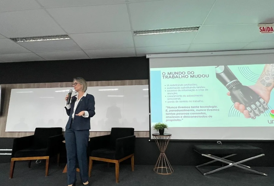 Reitora em exercício da Unesc apresenta palestra na Aula Inaugural de novos cursos em Araranguá