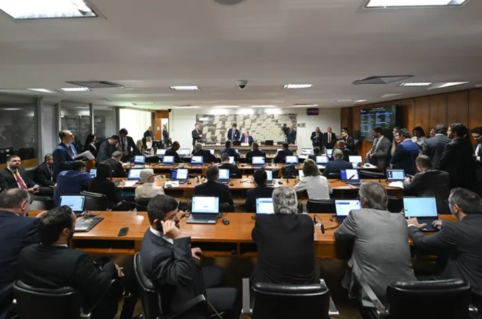 CAE analisa dedução integral para educação de PCDs Comissão de Assuntos Econômicos do Senado durante reunião sobre projeto de dedução integral no Imposto de Renda para educação de pessoas com deficiência.