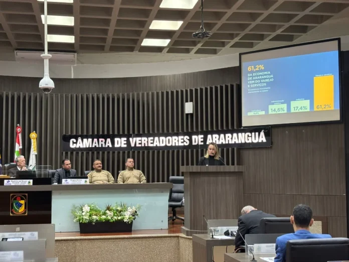 CDL apresenta dados do comércio na Câmara de Araranguá Presidente da CDL Araranguá apresenta dados do comércio e da economia local na Câmara de Vereadores de Araranguá